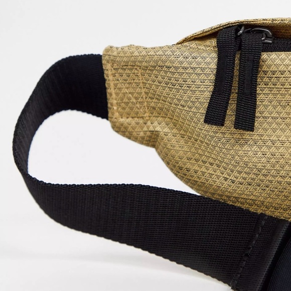 Nike Small Pack Bag UNISEX NWOT - Picture 4 of 12